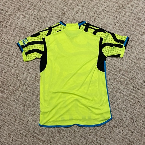 Arsenal 2023/2024 Away Kit - Picture 2 of 6